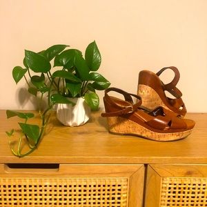 Womens Size 8 Medium Wedged Sandals